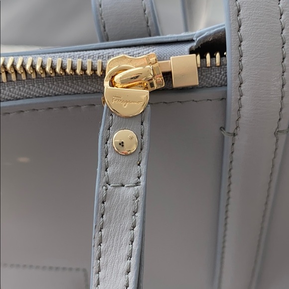 Authentic Salvatore Ferragamo city tote. - Picture 6 of 7